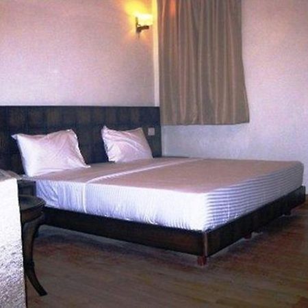 Hotel Suncourt Corporate New Delhi Extérieur photo