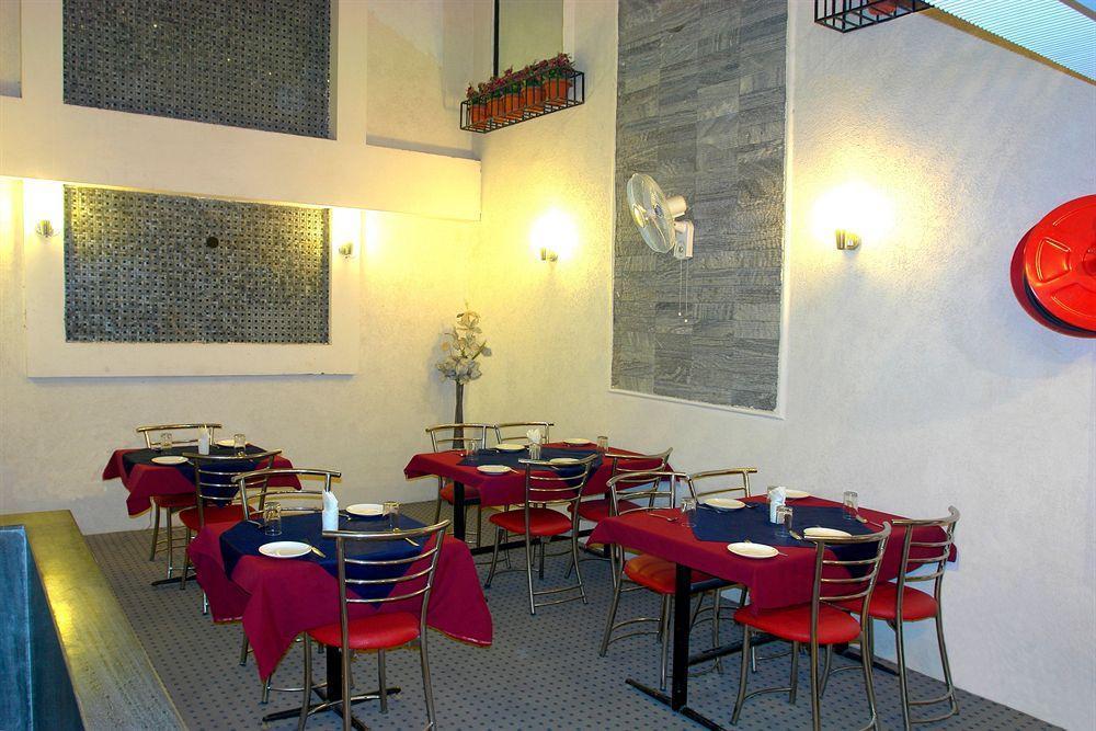 Hotel Suncourt Corporate New Delhi Extérieur photo