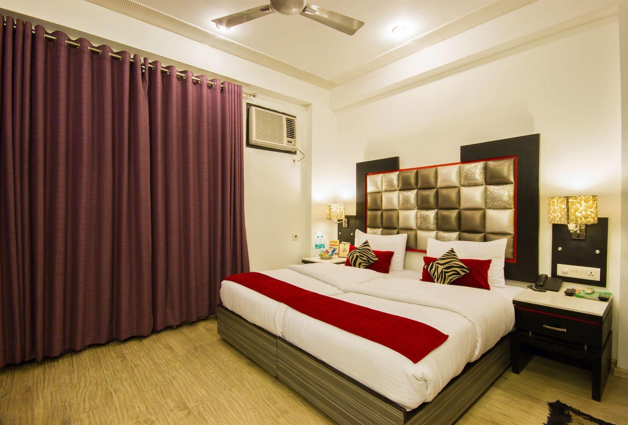 Hotel Suncourt Corporate New Delhi Extérieur photo